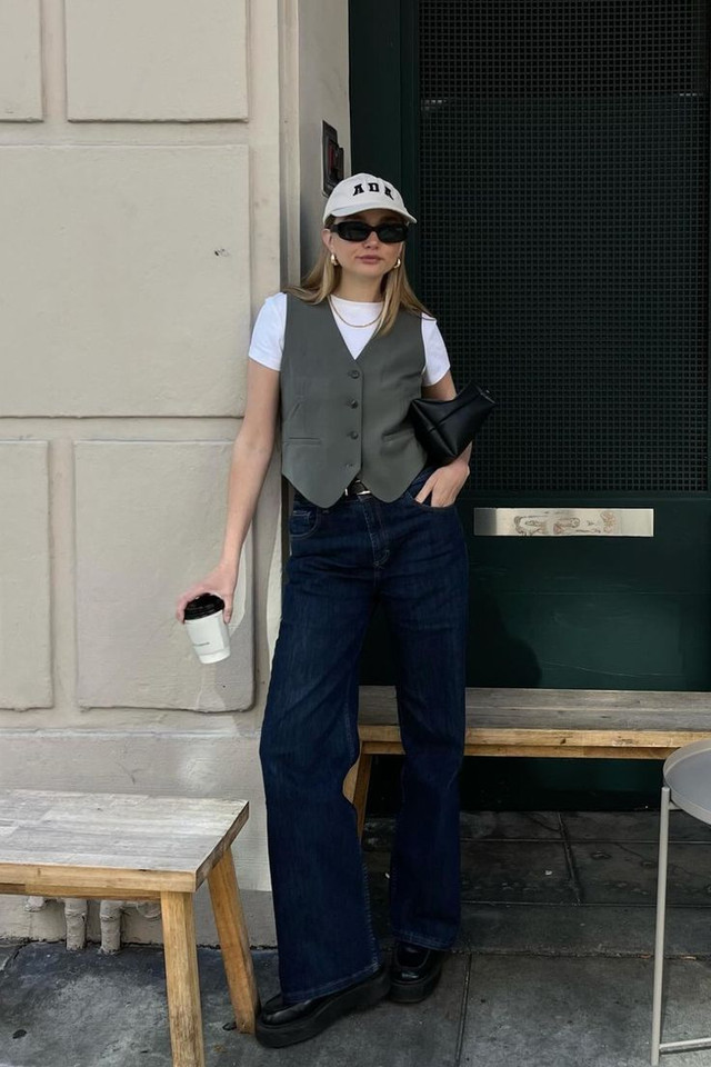 Жилетка і широкі штани - фото 557499