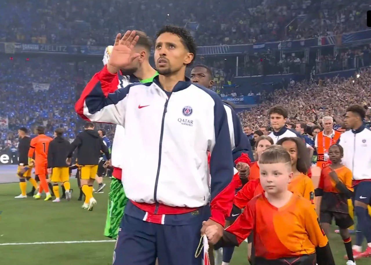 10-річний Михайлик Палій вивів капітана ПСЖ на матчі Ліги Чемпіонів: зворушливе відео