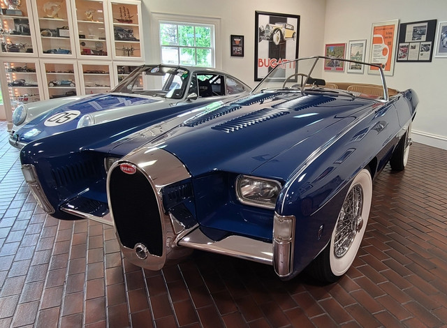 У США продають маєток з власним автомобільним музеєм - фото 557543