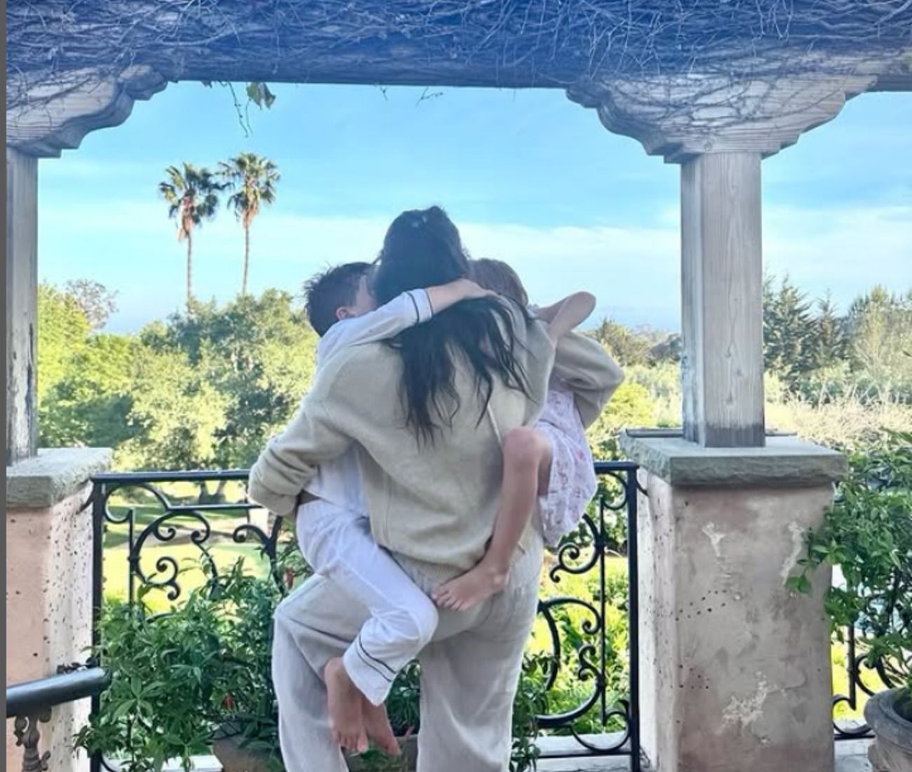 Меган з дітьми у Каліфорнії - фото 1