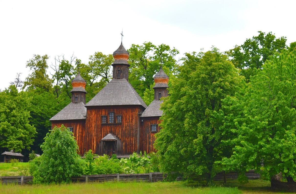 Трійця 2025: що святять на Зелені свята та чим прикрашають будинок