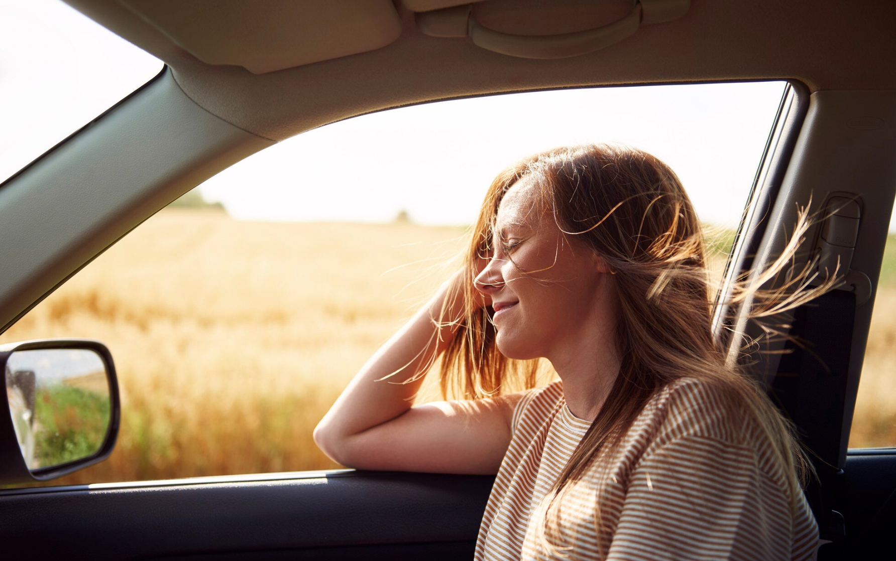 Не висовуйте руки або ноги з автомобіля під час руху - фото 1