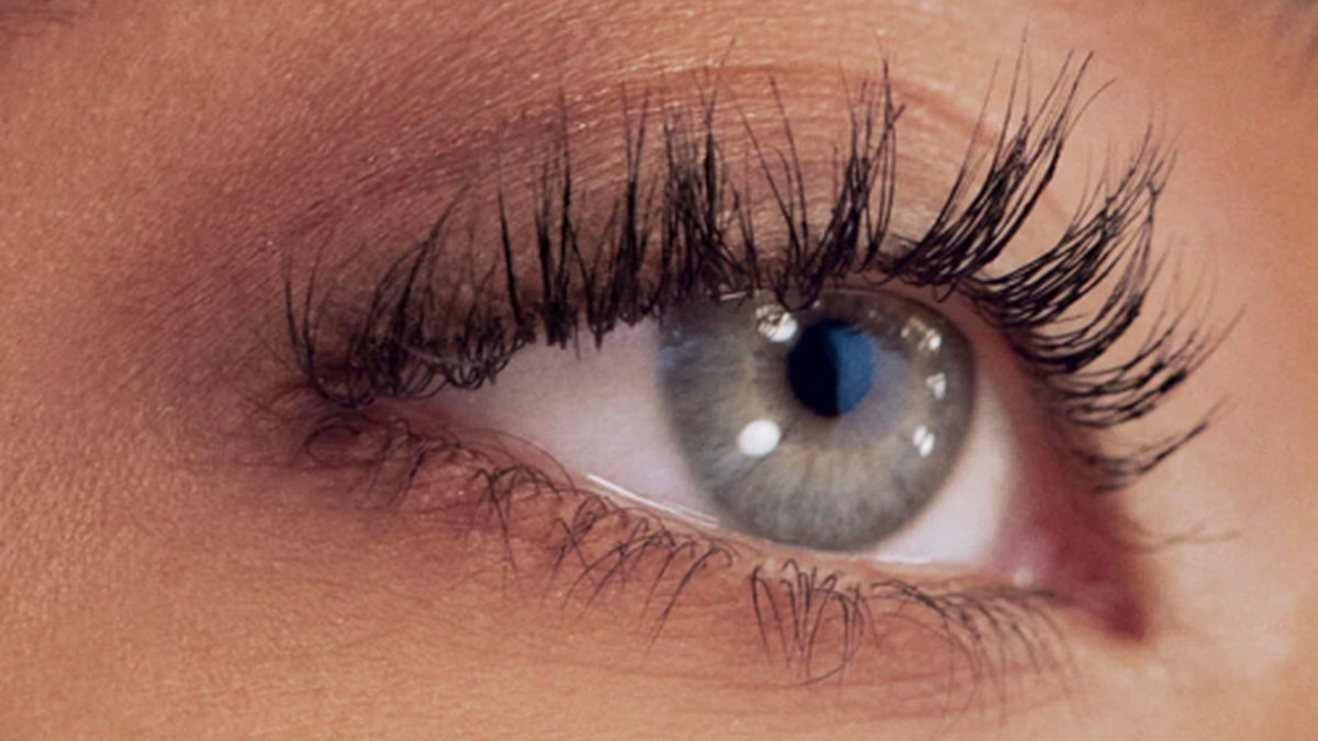 Які компоненти сироваток для вій можуть впливати на активний ріст? - фото 1