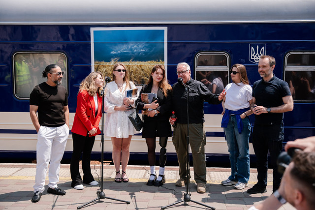 Укрзалізниця запустила потяг-галерею: як безплатно туди потрапити - фото 558380