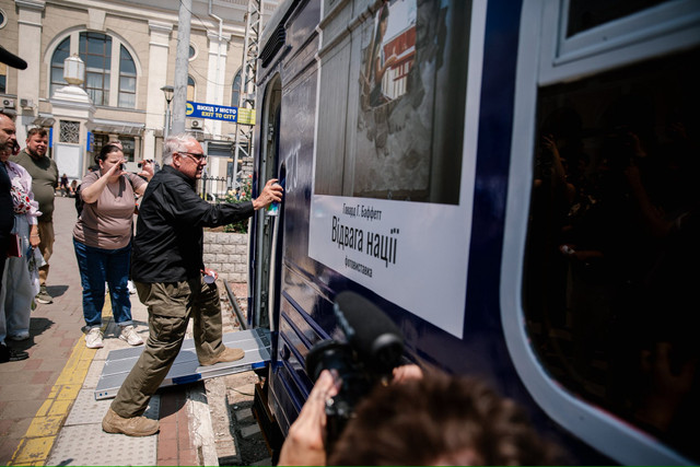 Укрзалізниця запустила потяг-галерею: як безплатно туди потрапити - фото 558381