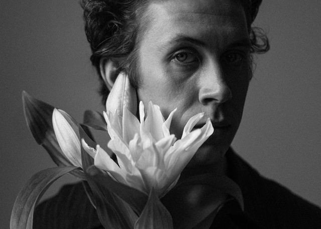 Пісня 'Сад закоханих лілій' переносить у літні вечори - фото 558596