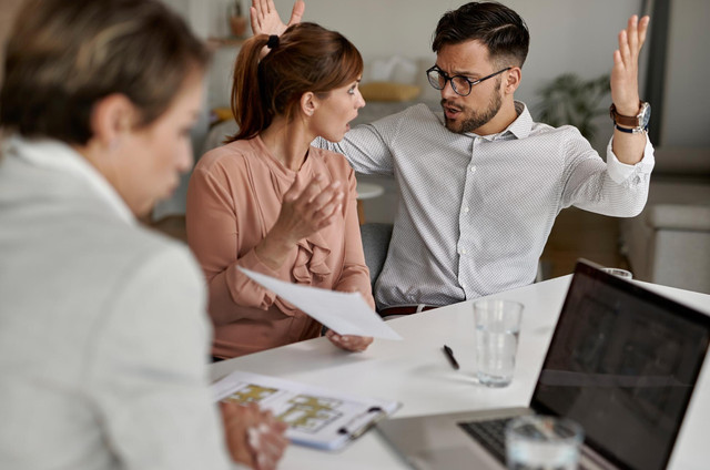 Три знаки Зодіаку, яким варто бути максимально обережними на роботі - фото 558754