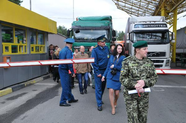 День митника України 2025: добірка веселих привітань для працівників - фото 558781