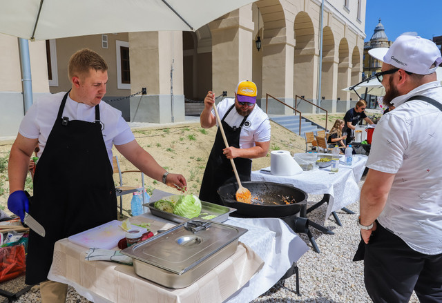 У Будапешті українці провели грандіозне Свято борщу: зварили аж 700 літрів - фото 558832