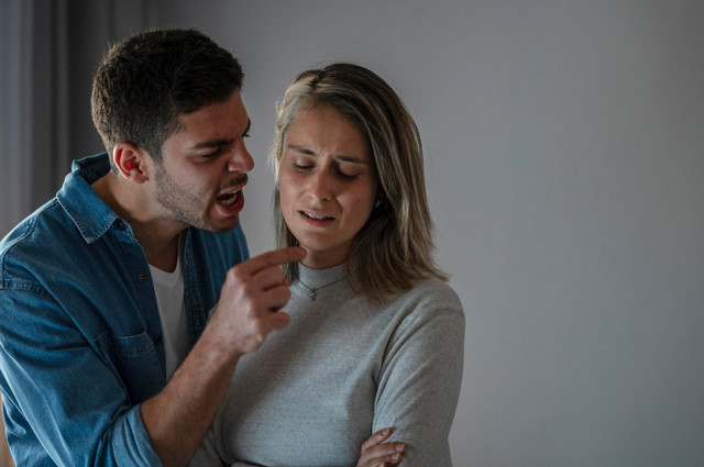 З чоловіками, у яких є ці риси характеру, будувати щасливі стосунки неможливо - фото 558936