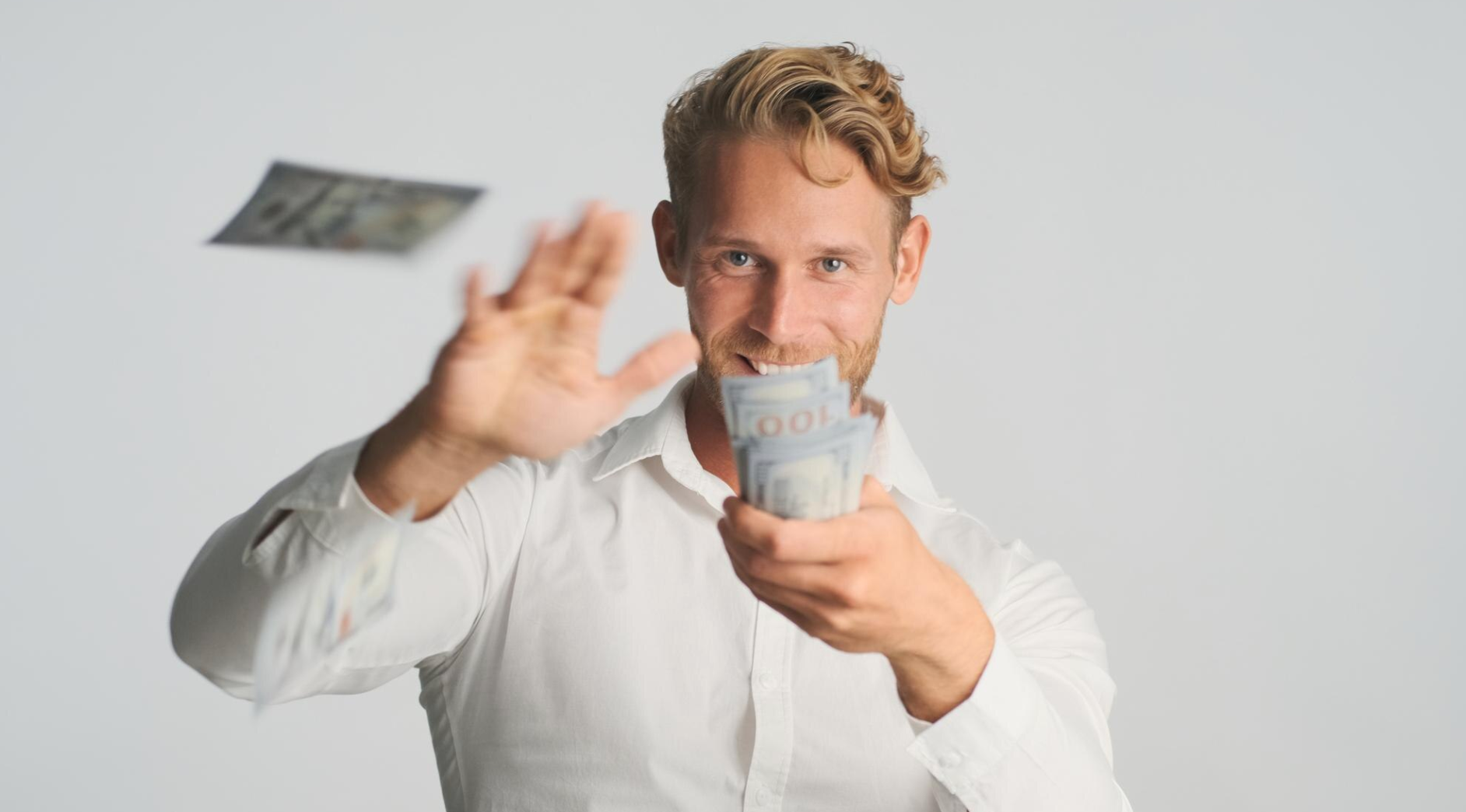 Ці два знаки Зодіаку розкидаються грішми: пора взятись за розум