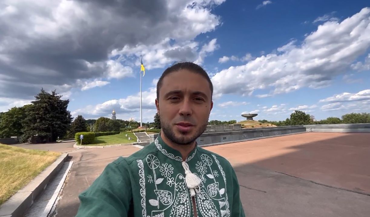 Вистоїмо: Тополя показав символічну річ, яка вціліла після руйнування квартири ракетою