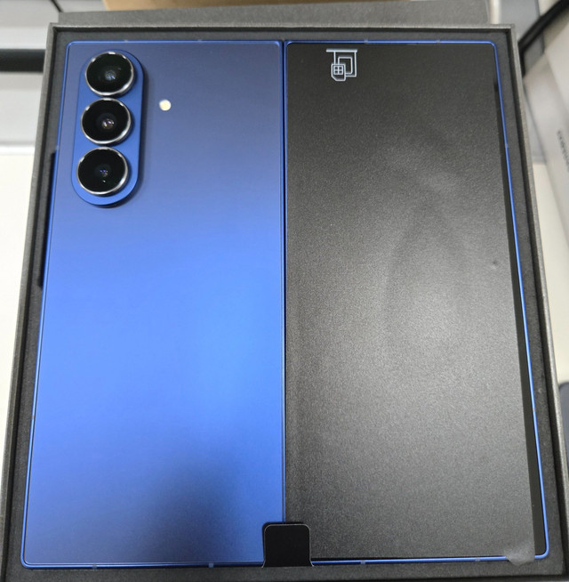 Samsung Galaxy Fold7 з'явився на живих фото, і цей смартфон вражає - фото 559246