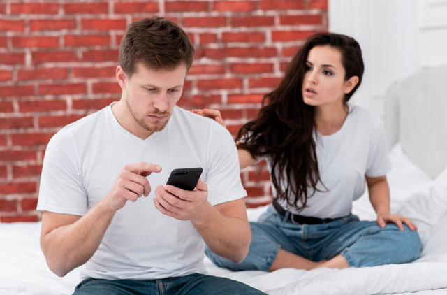 Таємниці виходять назовні: кого зірки готують до несподіваних одкровень - фото 559338