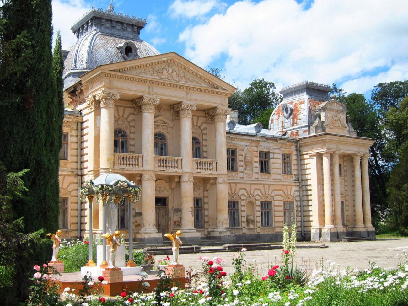 "Забутий Версаль": який маловідомий палац на Тернопільщині зачаровує туристів
