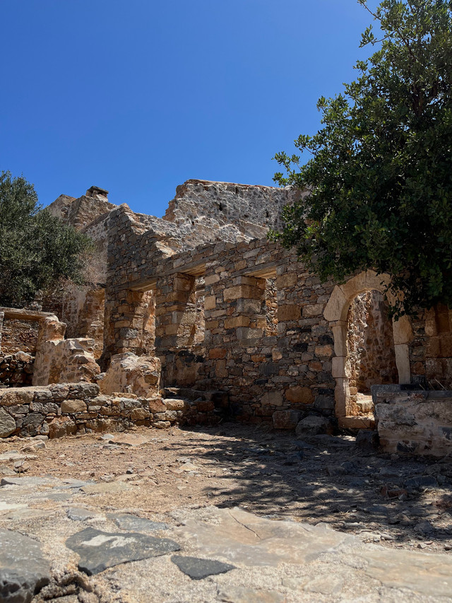 Екскурсія Спіналонгою: загадкова історія 'острову для прокажених' - фото 559513