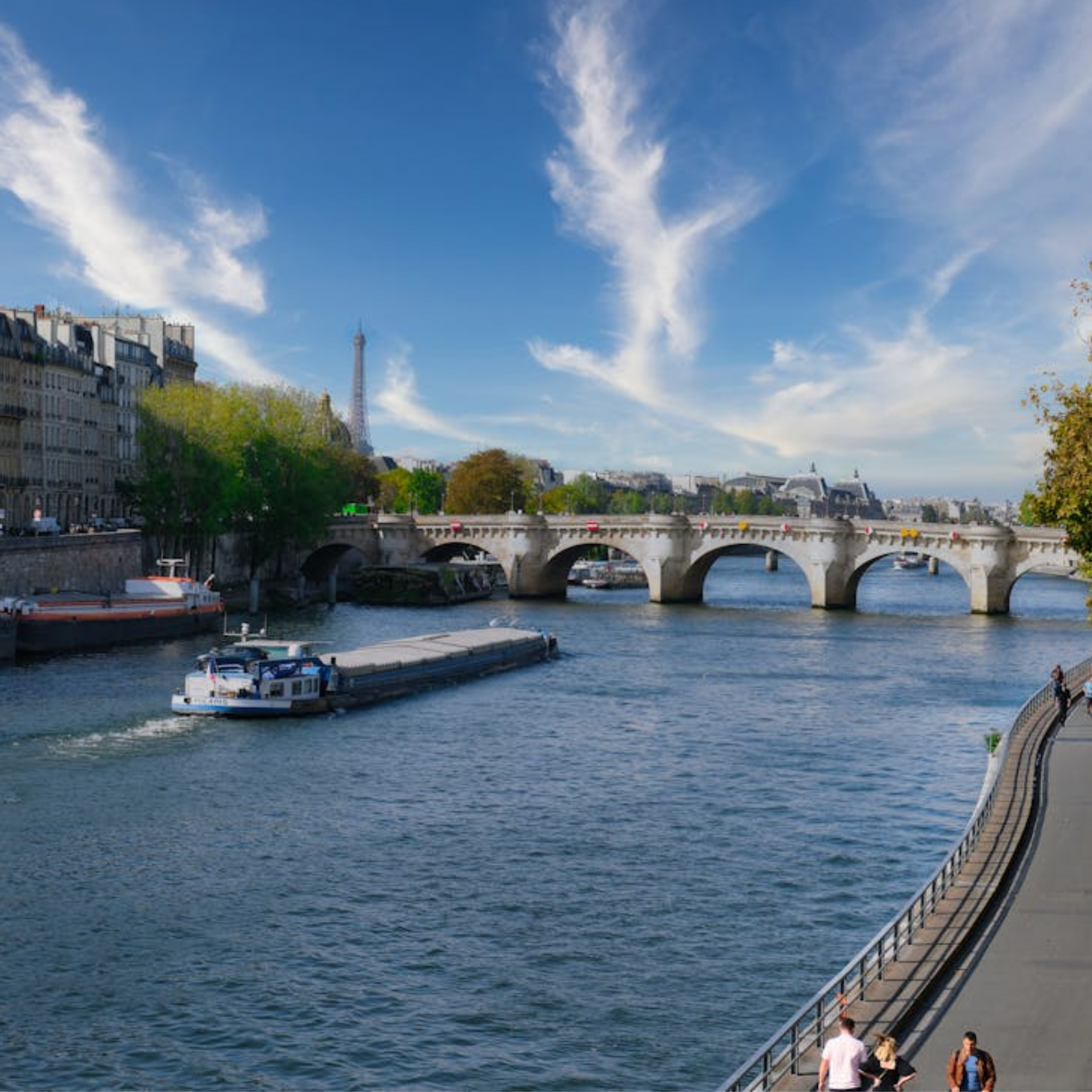 У Парижі вперше за 100 років відкрили для купання річку Сена