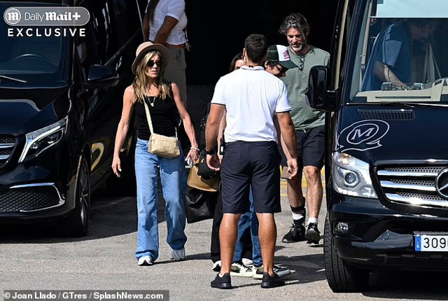 Дженніфер Еністон помітили у компанії коуча Джима Кертіса - фото 559519