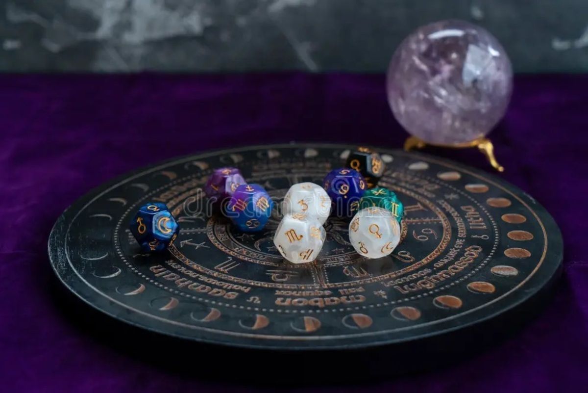 Гороскоп на 12 липня: Раки зроблять важливий вибір, а Скорпіони зіткнуться з болем