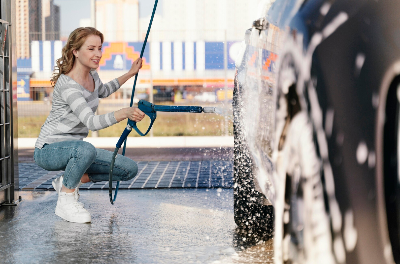 Ніколи не мийте авто у спекотний день: чому це небезпечно для кузова і гаманця