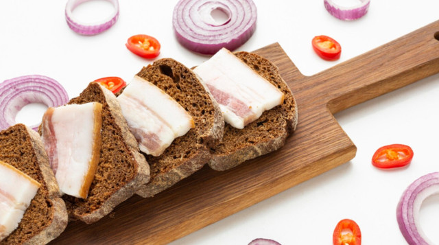 Сало можна вживати в помірних кількостях – не більше 10-30 грамів - фото 560187