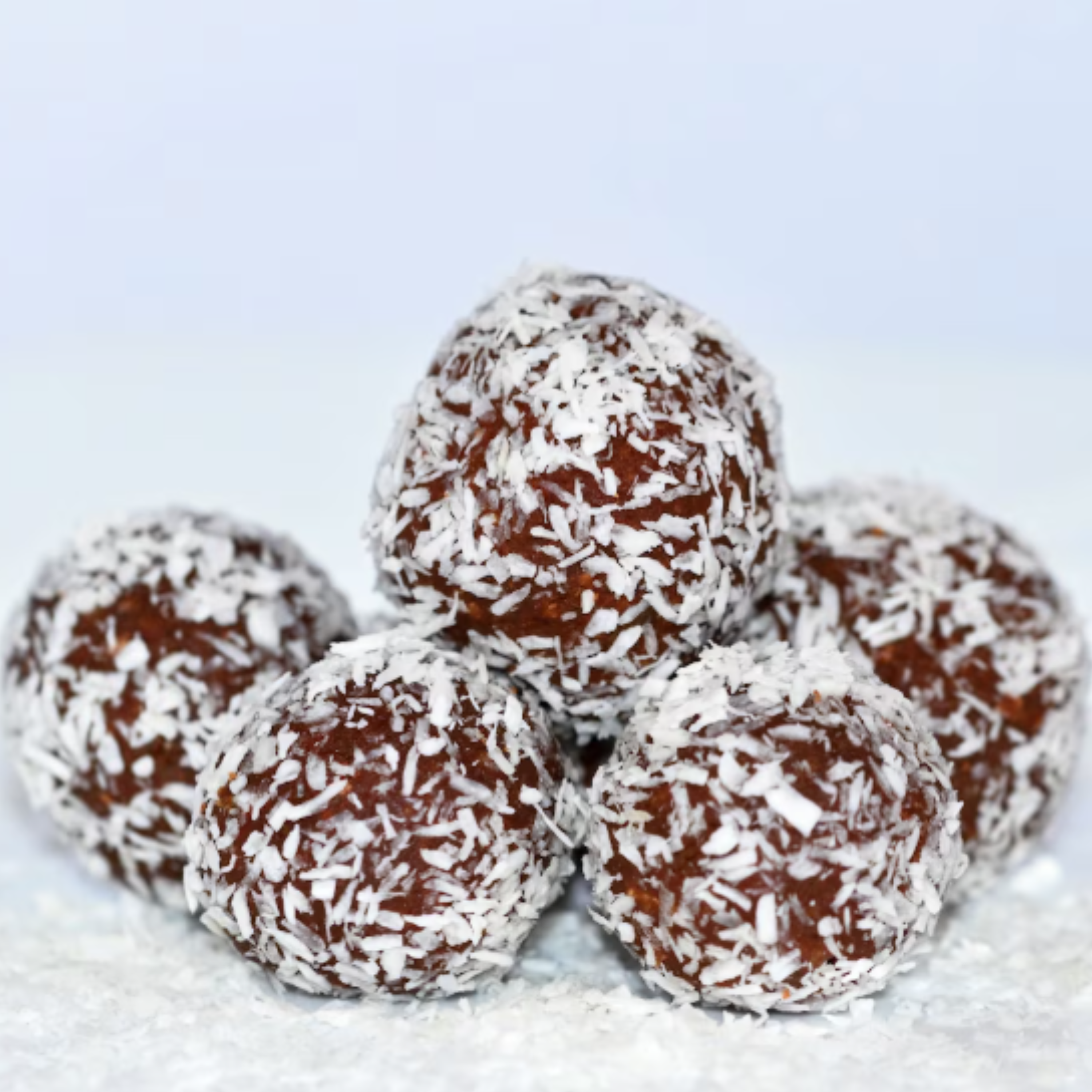 Домашні цукерки зі смородини та кокосової стружки: швидкий і корисний рецепт без випікання