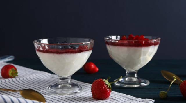 Сирний десерт з ягодами- фото 560289