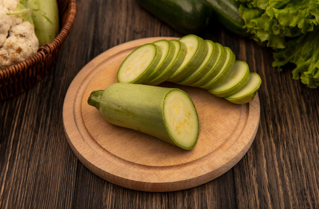 Сусідка очам не могла повірити, що це не ананас: готуємо улюблену закрутку з дитинства - фото 560429