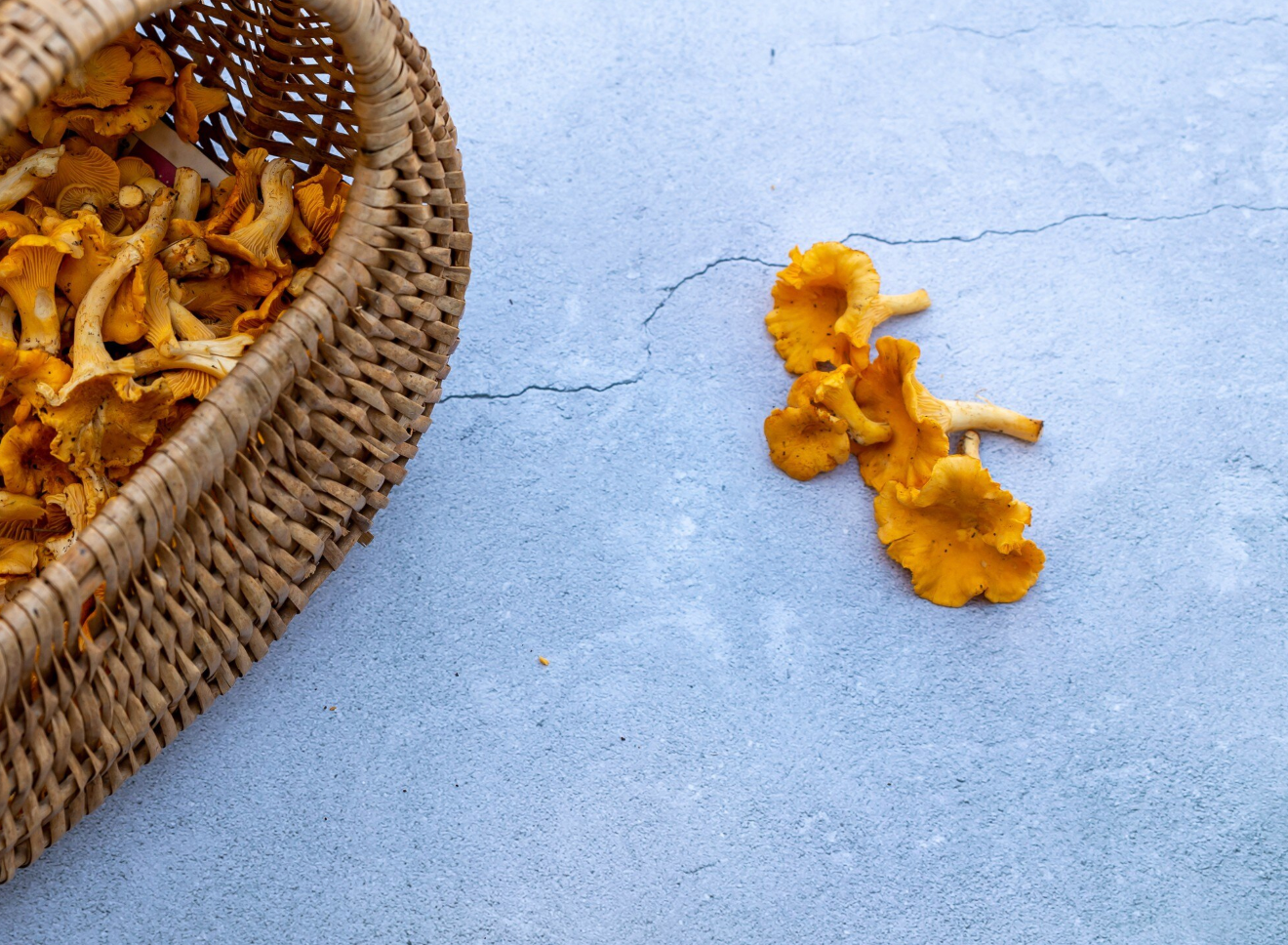 Забудьте про магазинні: консервуємо лисички в ароматному маринаді на зиму