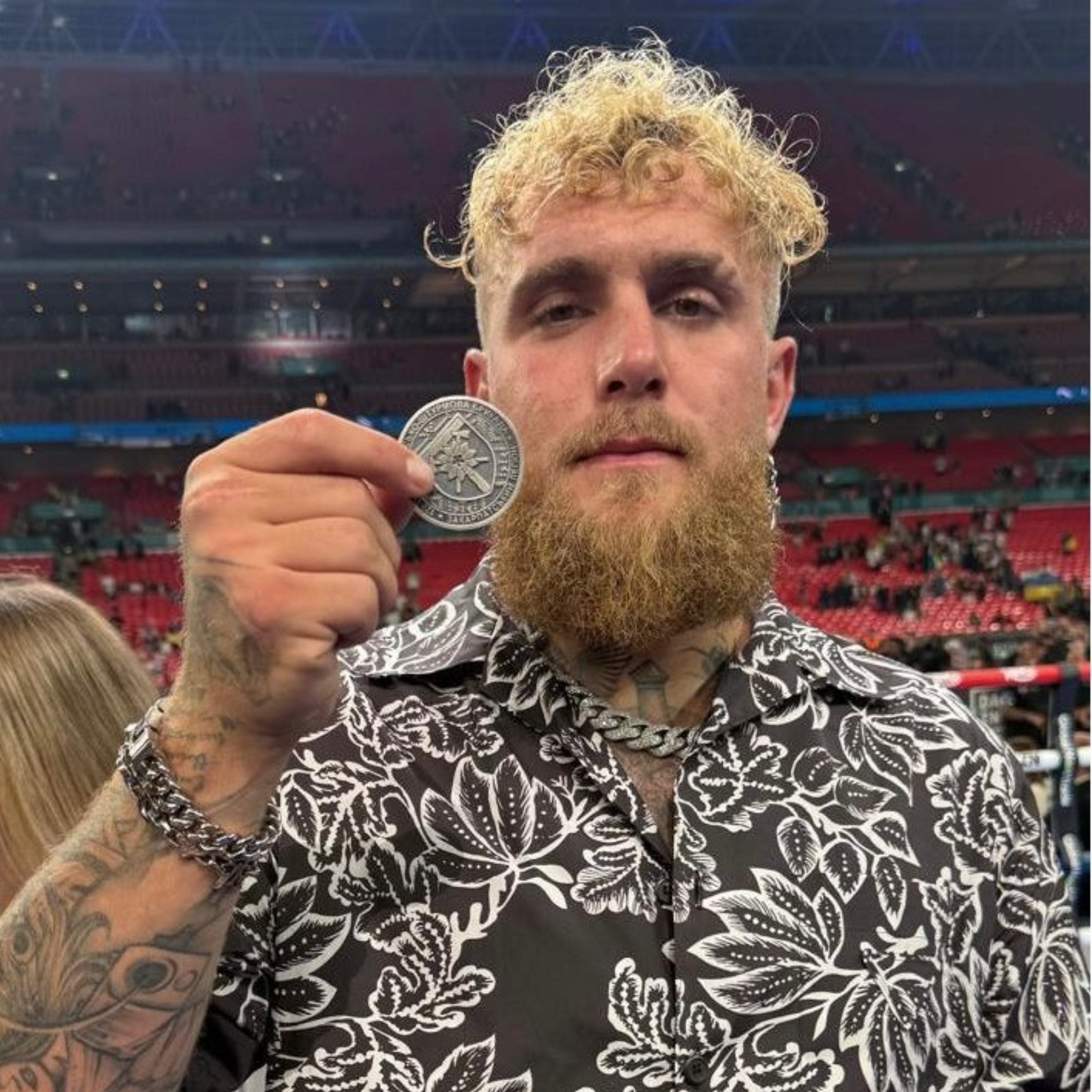 Боксер Джейк Пол з коїном 128 ОГШБр - фото 1