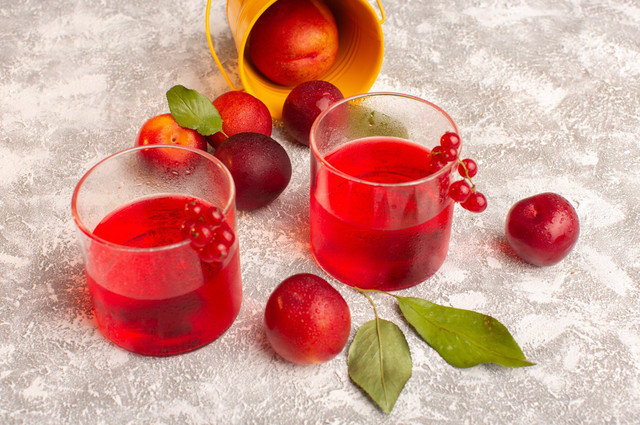 Магазинні напої оминатимете десятою дорогою: готуємо компот з порічок на зиму - фото 560869