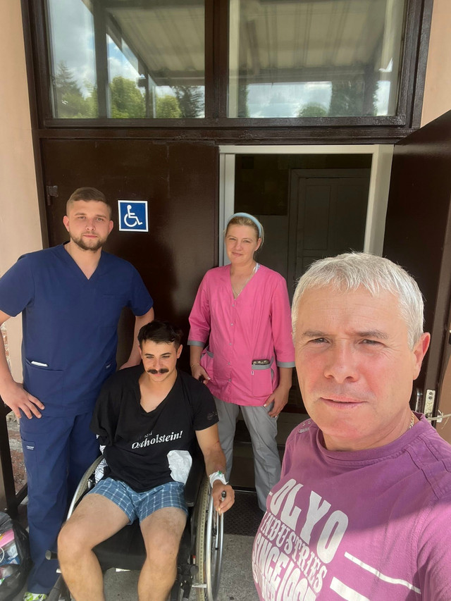 'Ярик йшов з відірваною рукою у рукаві': Грубич вразив деталями про поранення сина-воїна - фото 561172