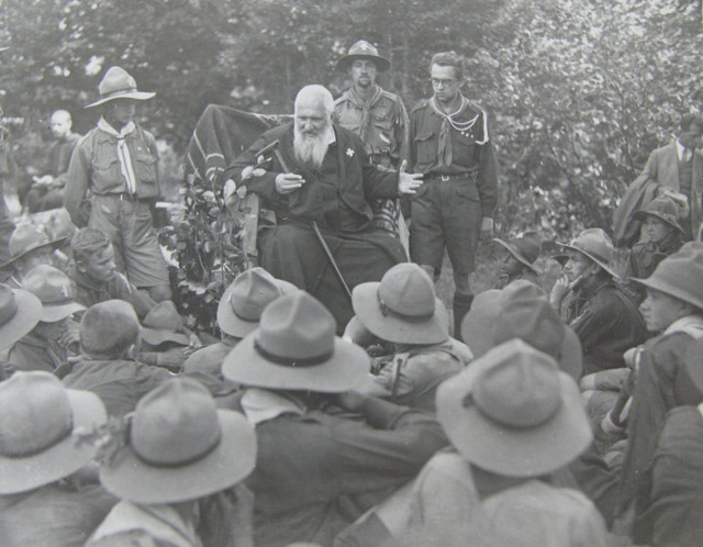Митрополит Шептицький в пластовому таборі, 1929 рік - фото 561336
