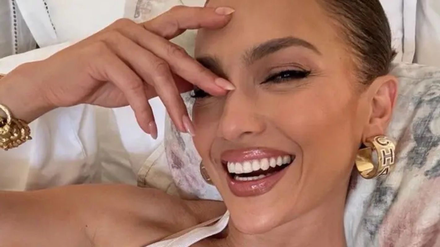 З Дженніфер Лопес на концерті несподівано злетіла спідниця: як відреагувала співачка