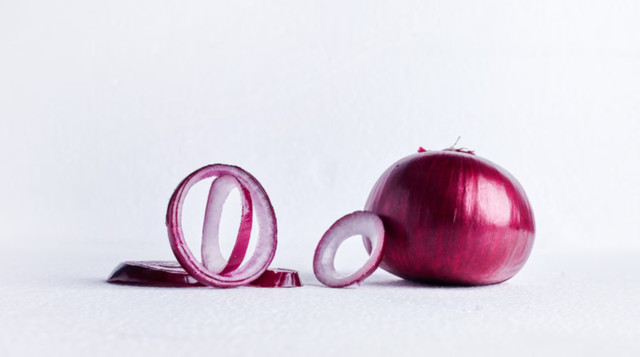 Цибуля позитивно впливає на здоров’я. - фото 561604