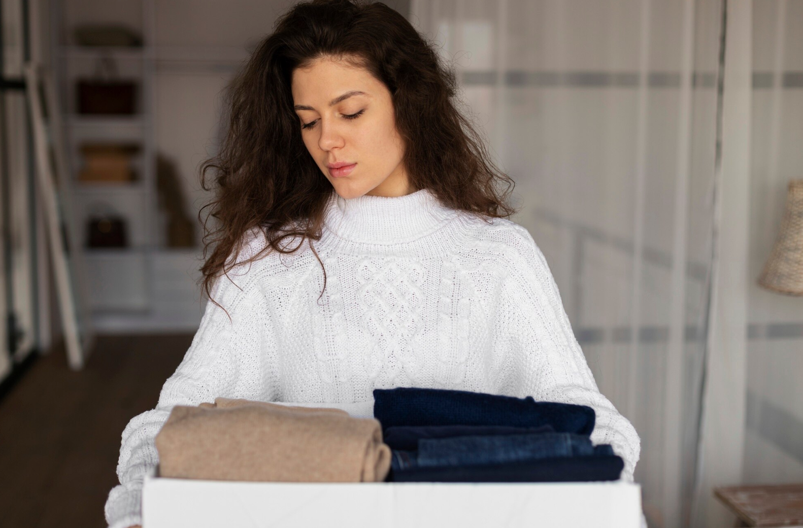 З шафи іноді може не надто приємно пахнути - фото 1