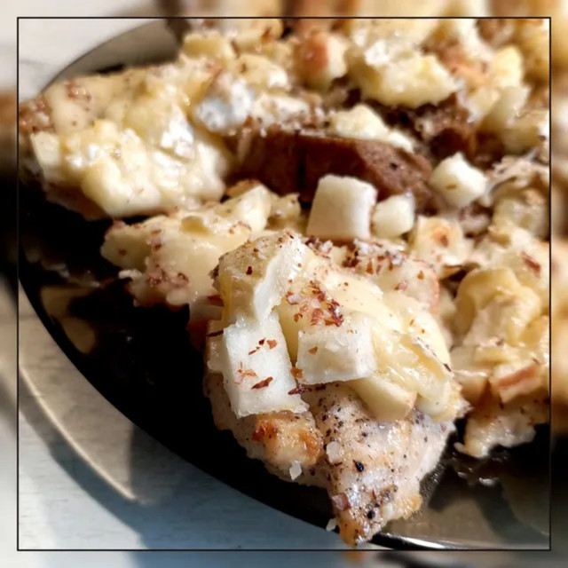 Куряче філе запечене з сиром брі, яблуками та медом - фото 561873