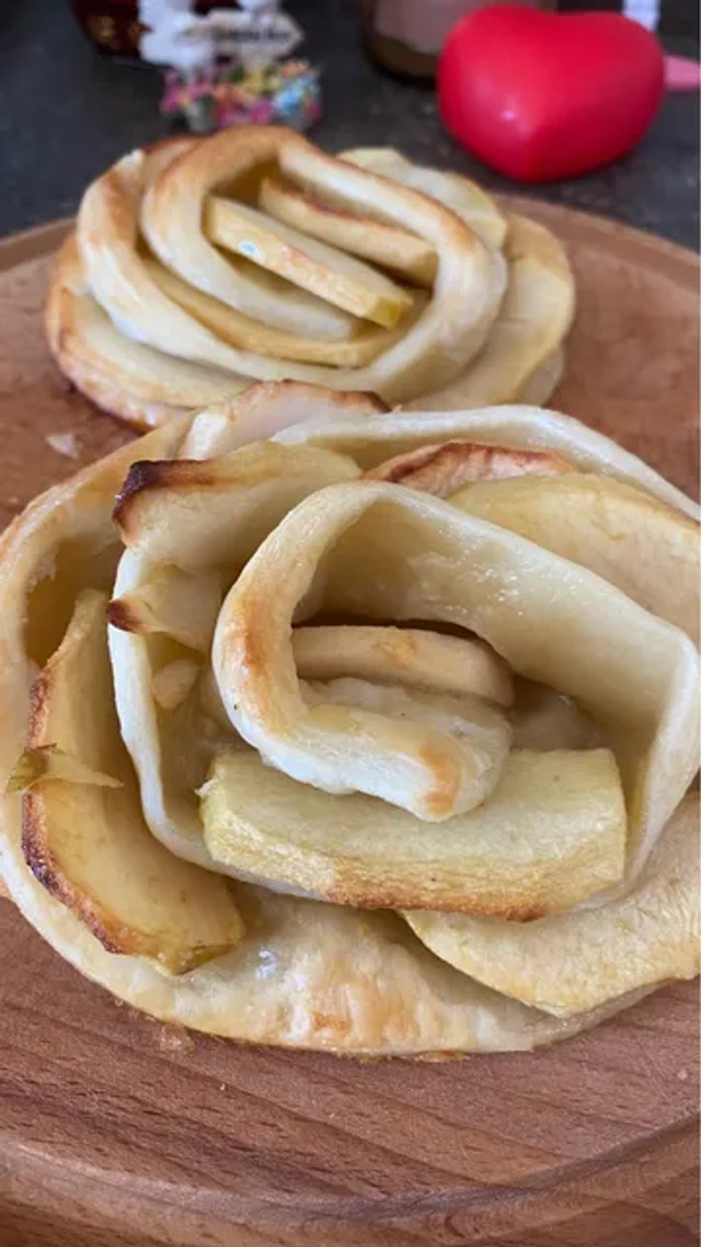 Булочки-троянди з яблуками - фото 561876