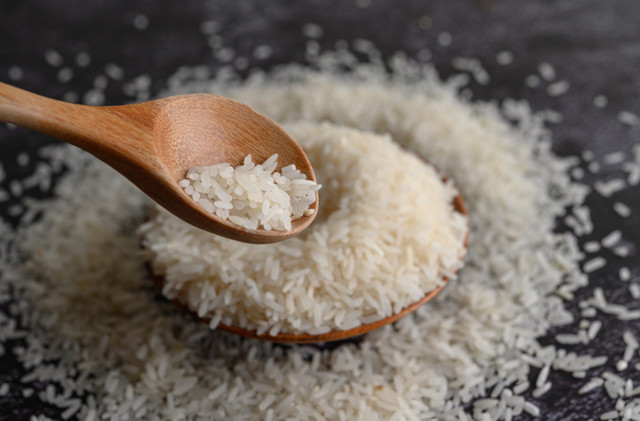 Досвідчені водії кладуть до бардачка мішечок з рисом: для чого вони це роблять - фото 562038