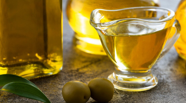 Олію краще зберігати у темному приміщенні - фото 562088