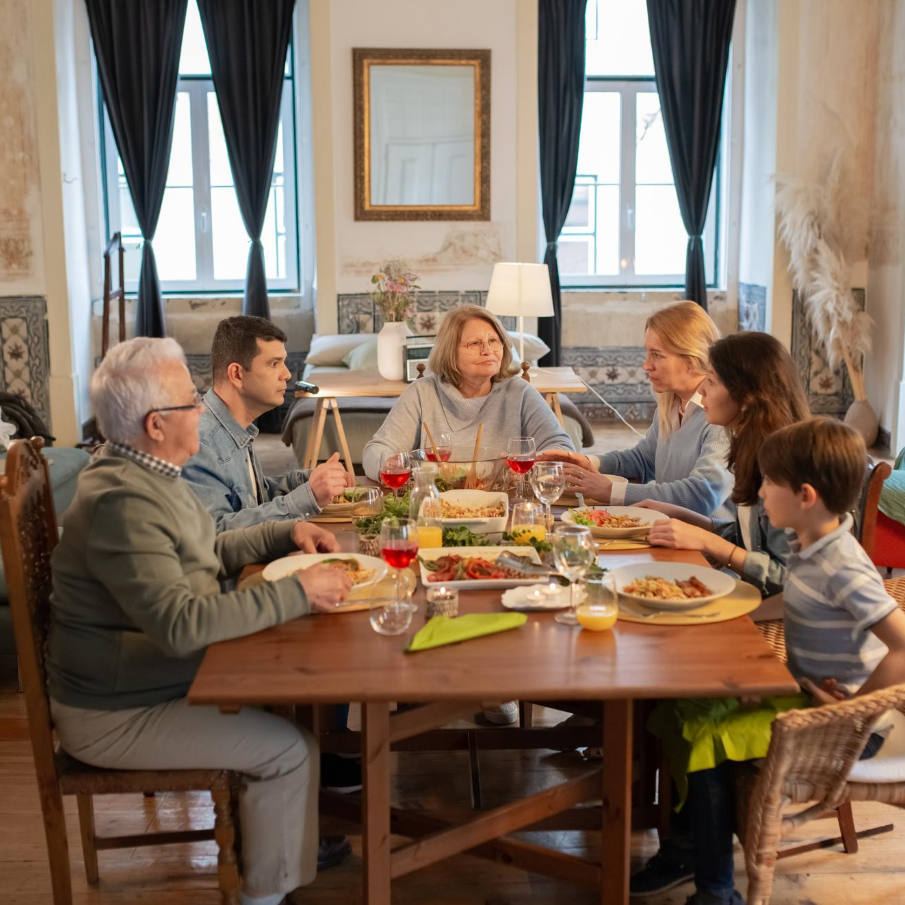 Як правильно реагувати на зауваження за святковим столом - фото 1