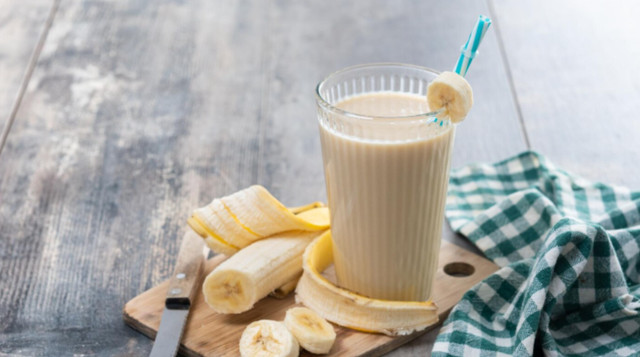 'Золотий молочний коктейль' як найкращий перекус перед сном - фото 562823