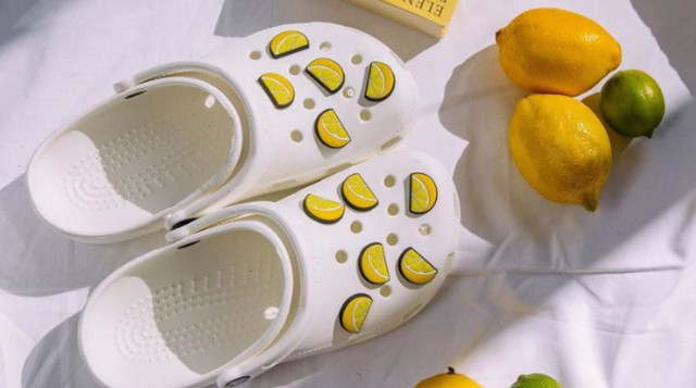 Взуття надає багато місця для ніг, що може бути корисним для людей з проблемами стопи - фото 562966