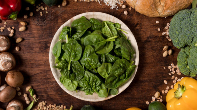 Шпинат - простий овоч, який може додати років до вашого життя - фото 563300
