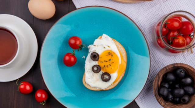  Карлу III завжди готують не менше шести яєць - фото 563329