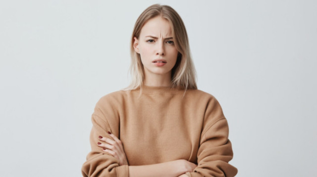 Невміння приймати компліменти свідчить про низьку самооцінку - фото 563344