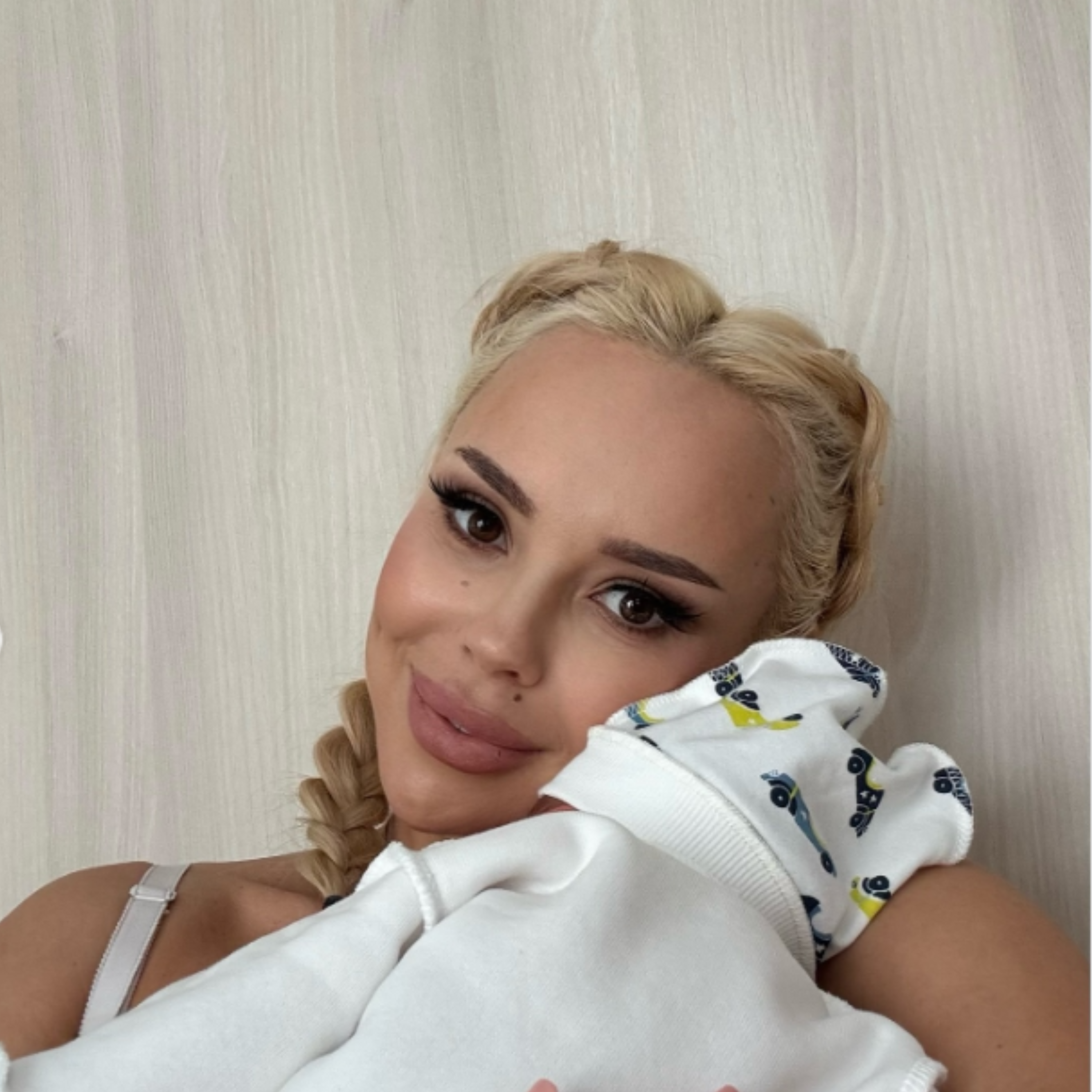 Співачка СолоХа втретє стала мамою - фото 1