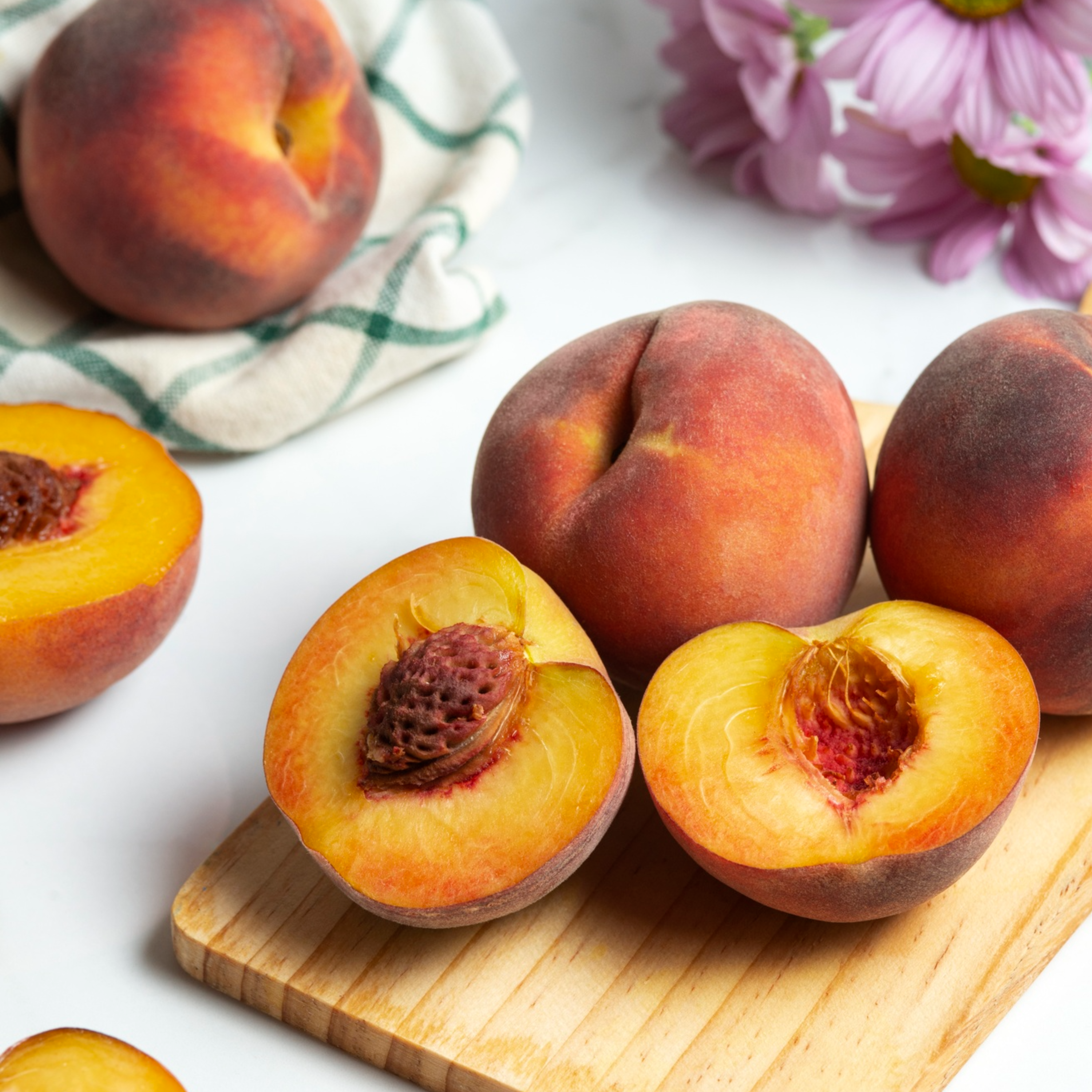 Користь персиків: чому їх варто додати в раціон та кому слід бути обережним