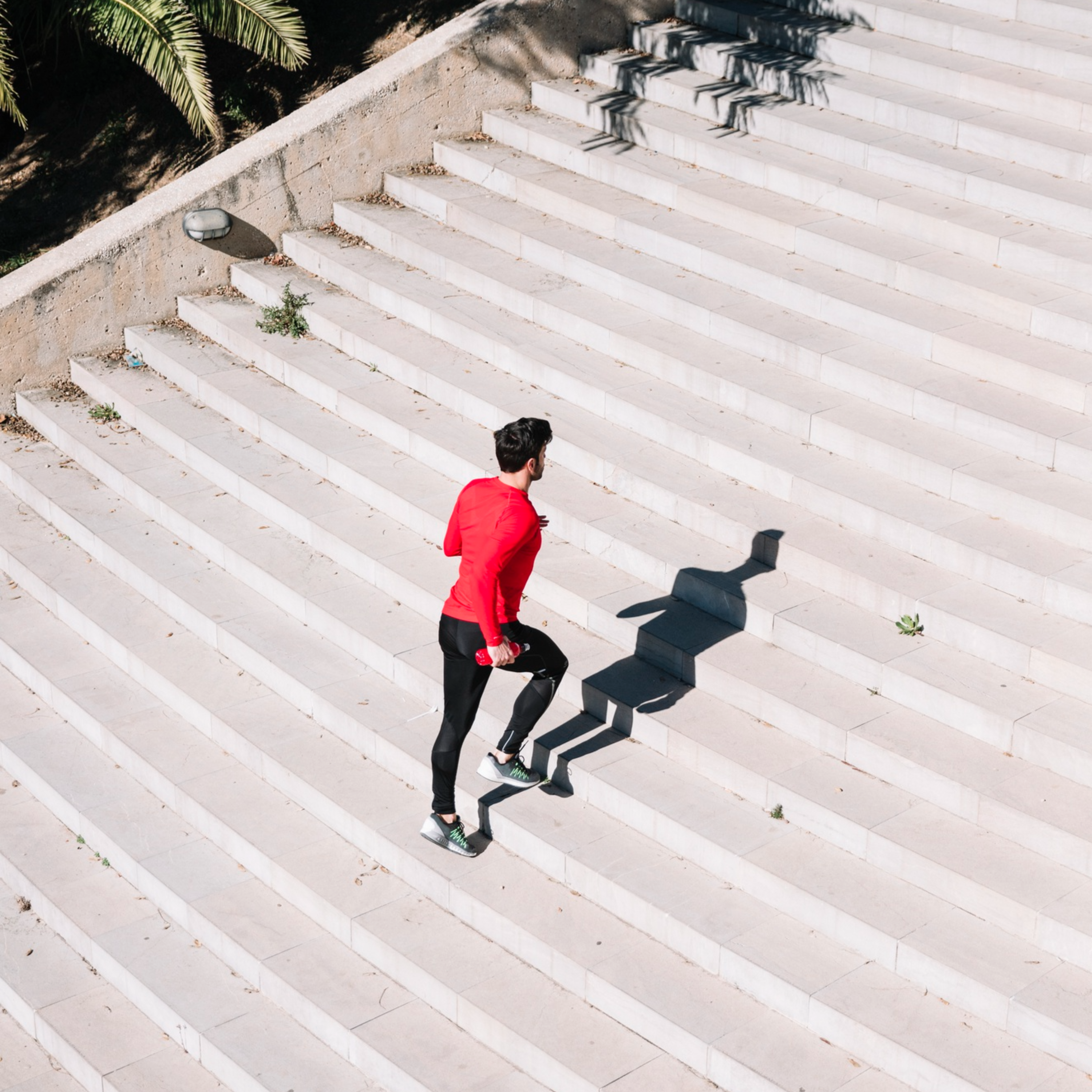 Ходьба по схилу: чому це краще, ніж біг, і як вона зміцнює серце