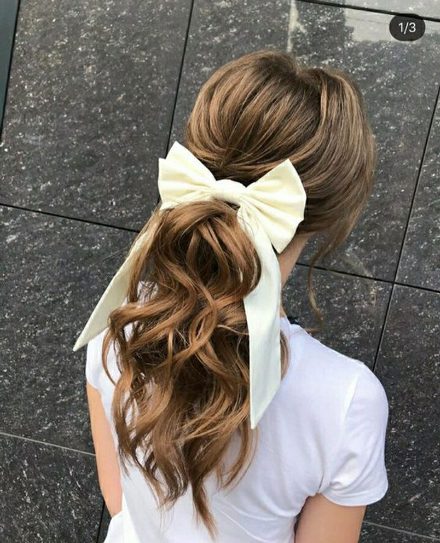 Зачіски з бантами для школярок - фото 564093